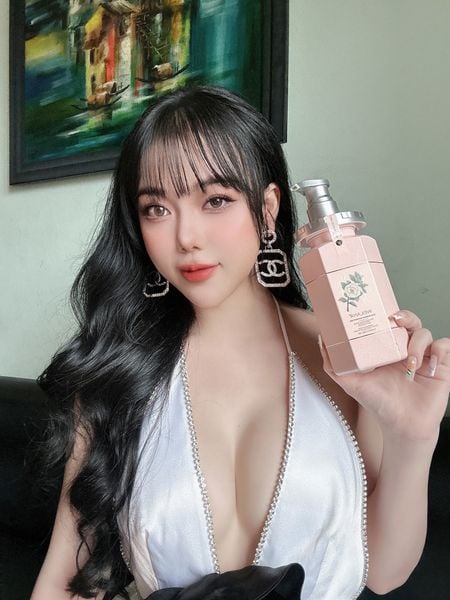 Sữa tắm trắng da hoa trà Weilaiya 2 2312 1