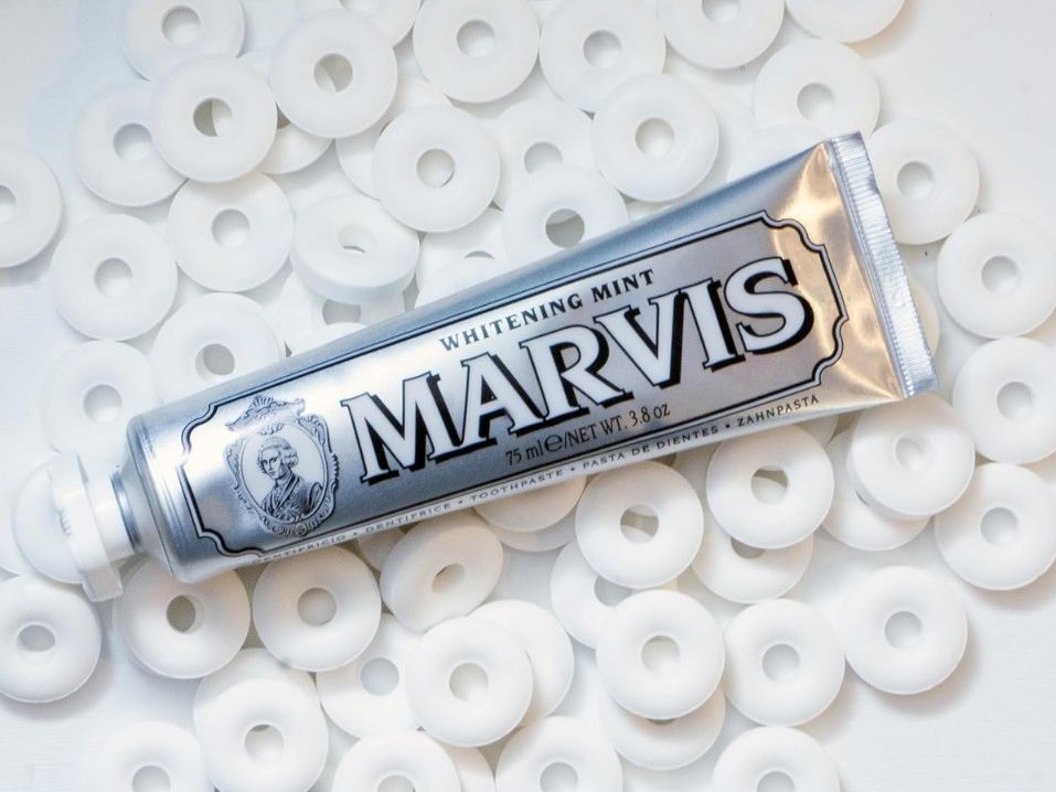 KEM ĐÁNH RĂNG BẠC HÀ MARVIS WHITENING MINT TOOTHPASTE 1 kem danh rang bac ha marvis whitening mint toothpaste 3391