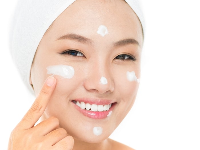 Hướng dẫn các bước make up cho da dầu mụn nhanh chóng chỉ mất 15 phút 1 cac-buoc-make-up-cho-da-dau-mun