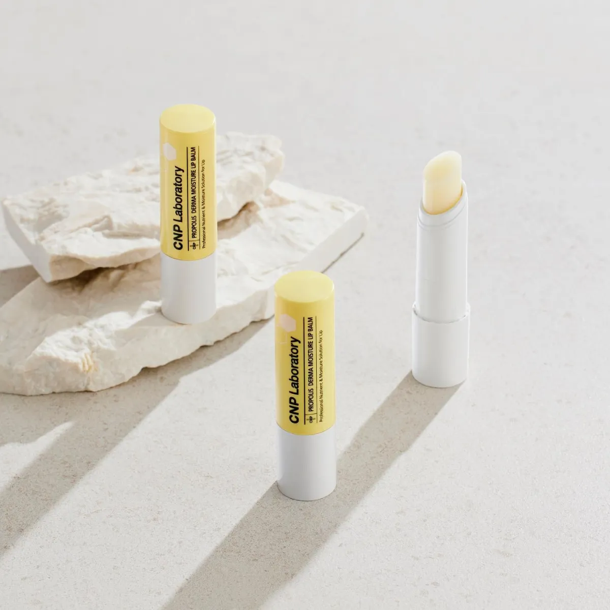 son duong moi keo ong cnp propolis derma moisture lip balm 4g 3820 1